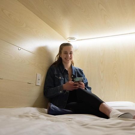 Panda Pod Hotel ريتشموند، كولومبيا البريطانية المظهر الخارجي الصورة