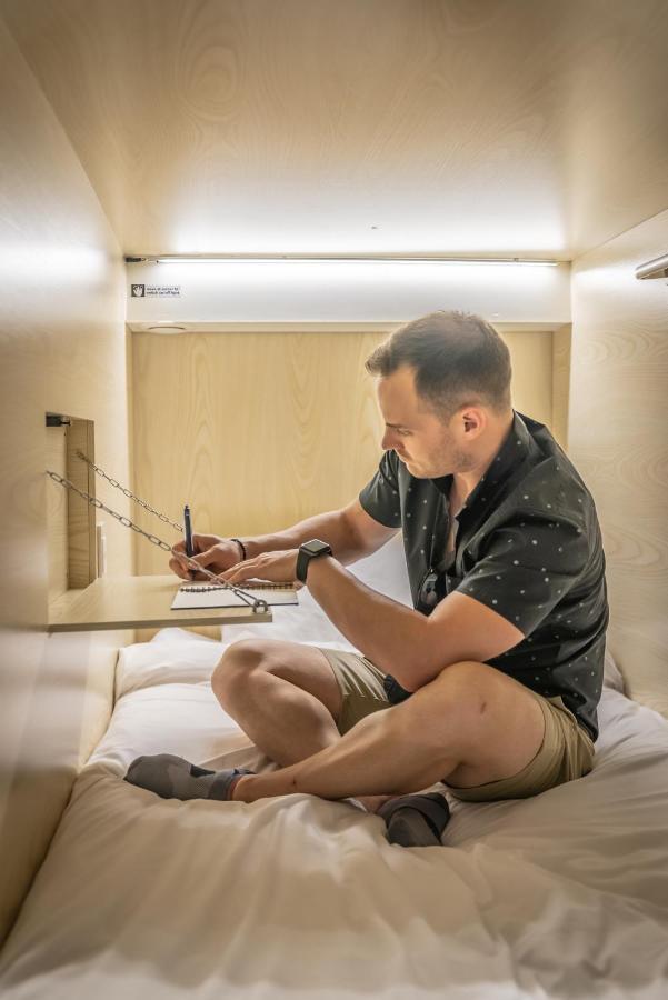 Panda Pod Hotel ريتشموند، كولومبيا البريطانية المظهر الخارجي الصورة